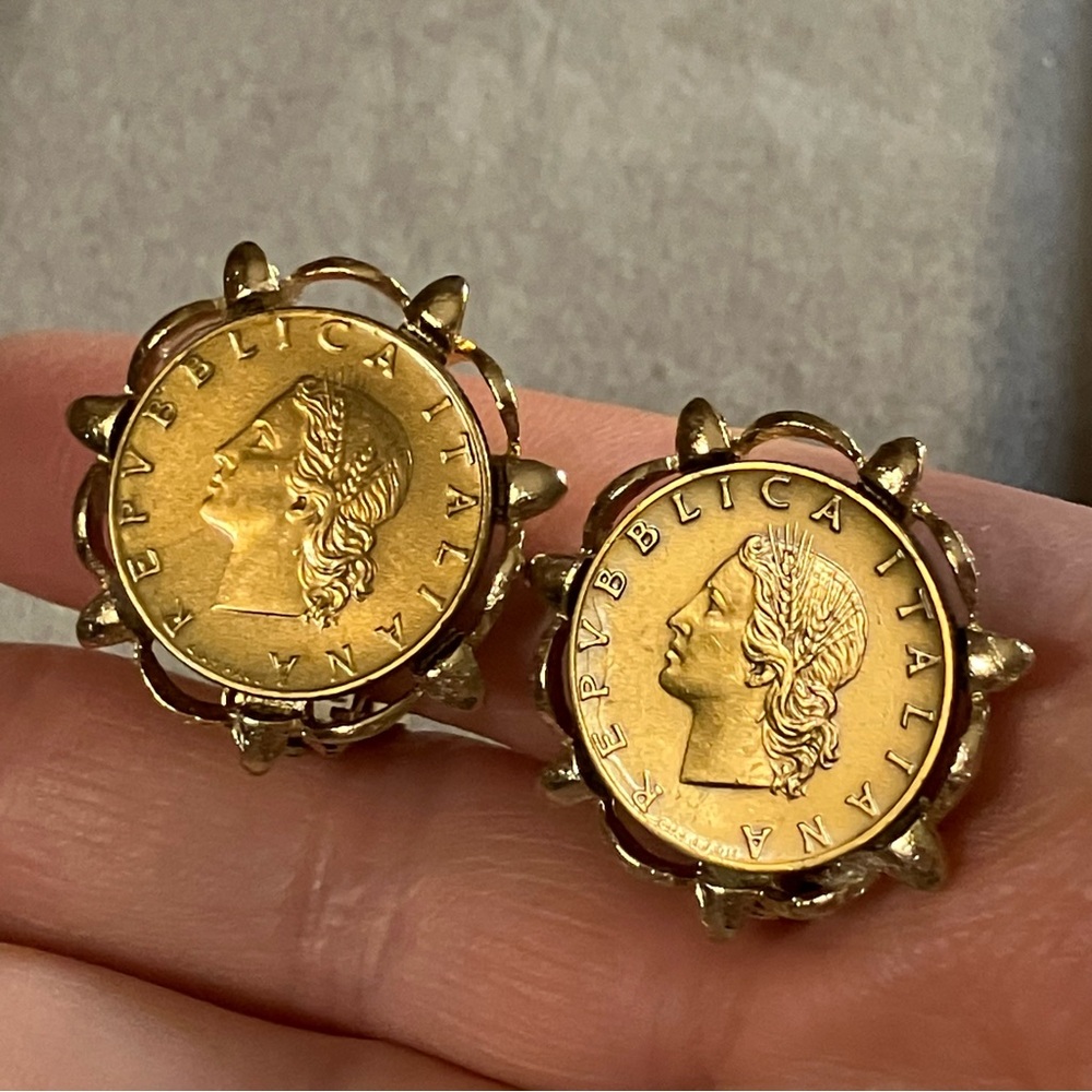 Vintage Scallop Frame REPVBBLICA ITALIANA Italian Republic Coin Clip on Earrings